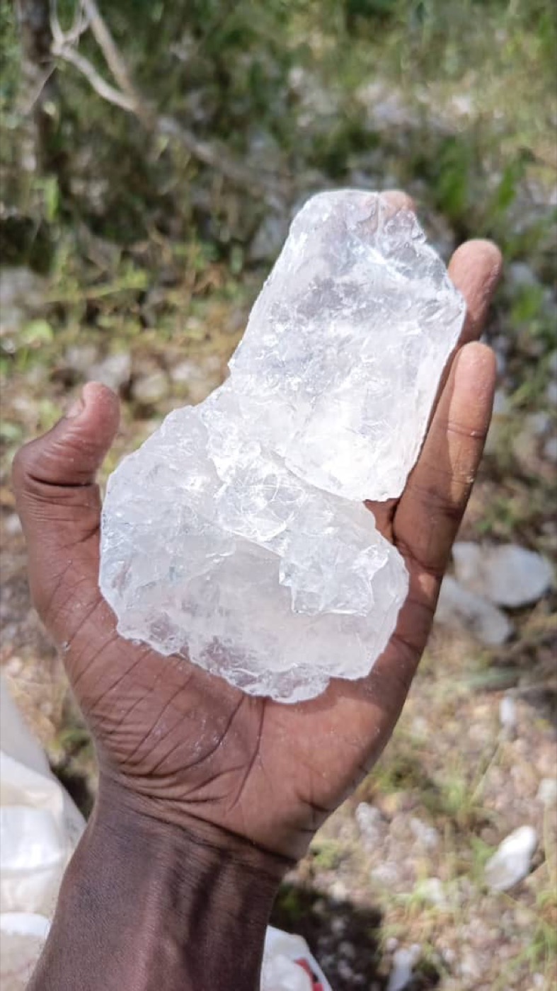 Premium milky-white silica quartz lump, Tanzania